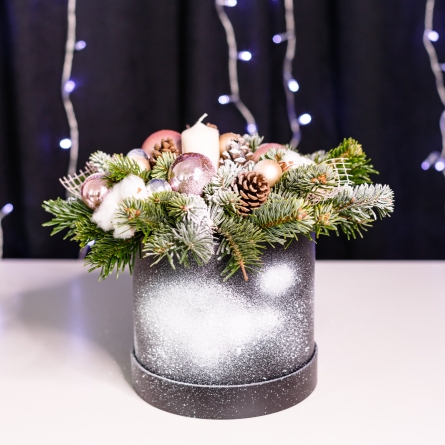 Cutie cu aranjamente de Craciun: brad, bumbac, ornamente roz alt vedere product 3