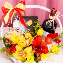 Basket with wine and Cozonac