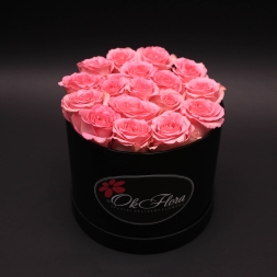 Aranjament din 15 trandafiri roz olanda ecuador aranjati in burete floral umed intr-o cutie medie neagra