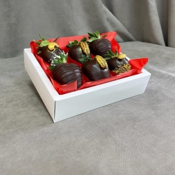 6 Glazed Strawberries in Dark Chocolate