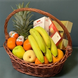 Surprise with the Bear and Basket with Fruits and Sweets