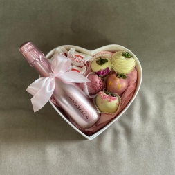Heart Box with Strawberries in Chocolate and Bottega