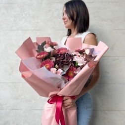 Buchet de Flori Roz si Hortensie Burgundy