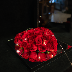 Trandafiri Rosii in Forma de Inima in Cutie