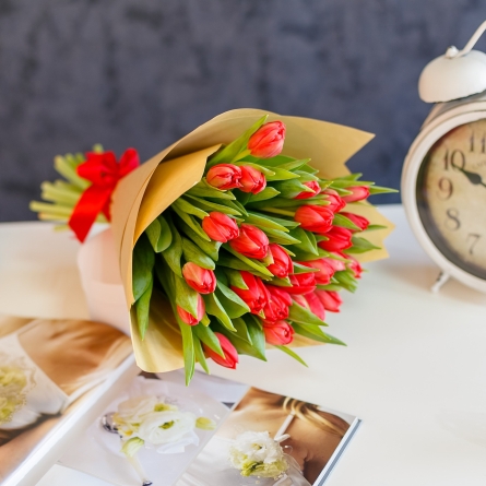 Buchet lalele rosii in hartie naturala alt vedere product 5