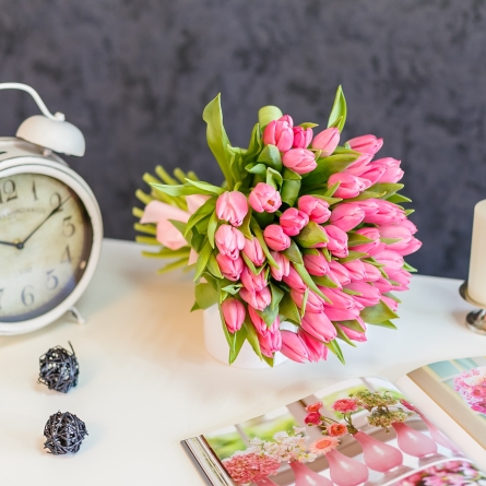 Buchet de lalele roz, 51 fire, cu dimensiunea de 35-45 cm, decorate cu panglica de satin roz alt vedere product