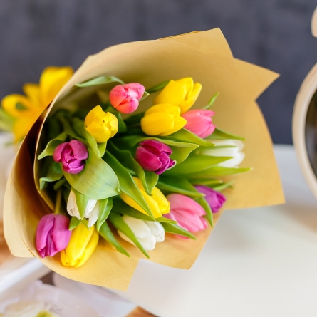 Buchet lalele multicolore alt vedere product 7