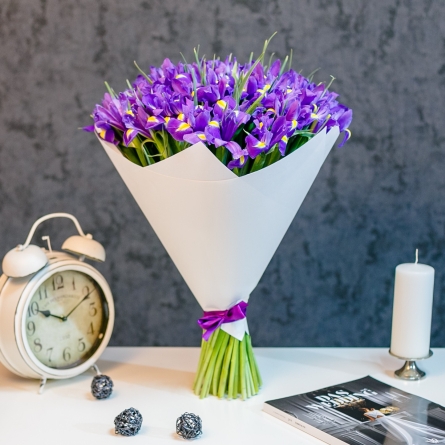 Buchet din 51 irisi in hartie alba alt vedere product