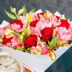 Mix bouquet with roses and alstromeria