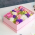 Cutie roz cu mix de flori multicolore in nuante alb-roz-mov si biscuiti macarons asortati, dimensiuni cutie 22cm x 16cm alt vedere product