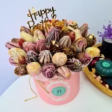 Chocolate Covered Strawberries Happy Birthday Arrangement alt vedere product 2
