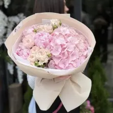 Bouquet with Pink Hydrangea, Peonies and Garden Roses alt vedere product 2