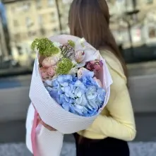 Bouquet with Blue Hydrangea and Orchid alt vedere product 2