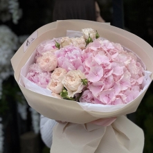 Buchet cu Hortensie Roz, Bujori și Mini-Roze alt vedere product