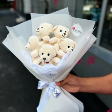 Buchet din 5 Ursuleti de Plus Ivory. alt vedere product