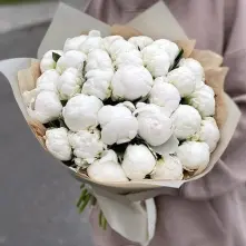 Buchet din bujori olandezi albi, 31 fire, ambalat cu hartie decorativa si decorat cu panglica de satin alba alt vedere product