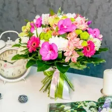 Buchet Mix cu Crizantema, Gerbera, Orhidee, Trandafir si Verdeata alt vedere product 7