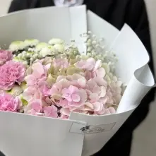 Buchet cu Hortensie Roz, Garoafe și Crizanteme Albe alt vedere product 3