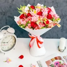 Buchet mixt - trandafiri cu alstromeria alt vedere product