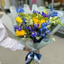 Bouquet with Roses and Purple Flowers alt vedere product