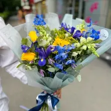 Bouquet with Roses and Purple Flowers alt vedere product 2